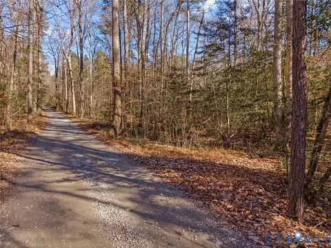58 Nn Toe Ink Ter, Quinton, VA 23141