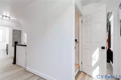 Entry Way - 3150 E Brigstock Rd, Midlothian, VA 23113 photo 6 of 8