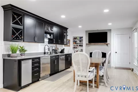 Kitchen - 3150 E Brigstock Rd, Midlothian, VA 23113 photo 6 of 9