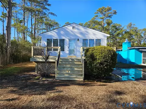 68 Springtide Ln, Port Haywood, VA 23138