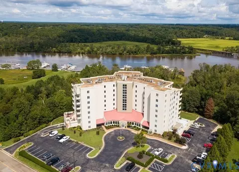 301 Beacon Ridge Dr #304, Hopewell, VA 23860