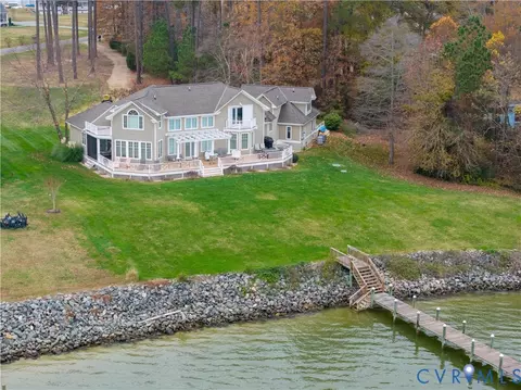 463 Rockingham Rd, Dunnsville, VA 22454