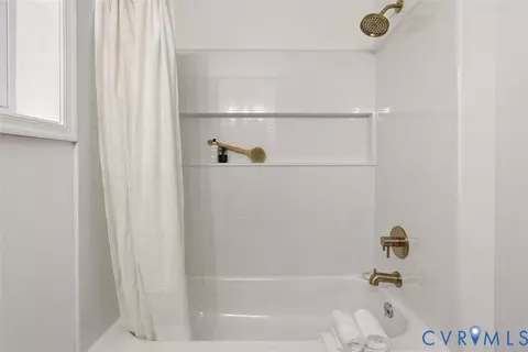 Bath - 1420 Talbert Dr, Richmond, VA 23224 photo 4 of 4