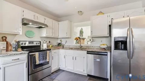 Kitchen - 14607 Chatmoss Ct, Midlothian, VA 23112 photo 2 of 3