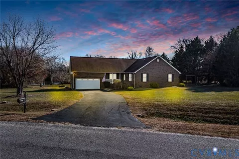 196 Matthews Cove Dr, Montross, VA 22520