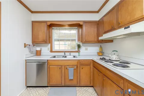 Kitchen - 42 Maple Ln, Blackstone, VA 23824 photo 3 of 3