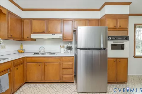 Kitchen - 42 Maple Ln, Blackstone, VA 23824 photo 2 of 3