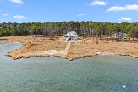147 Galway Bay Ln, Kilmarnock, VA 22482