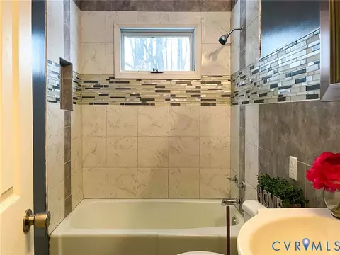 Bath - 3867 Longview Dr, Kenbridge, VA 23944 photo 2 of 2
