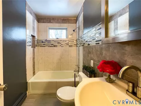 Bath - 3867 Longview Dr, Kenbridge, VA 23944 photo 1 of 2