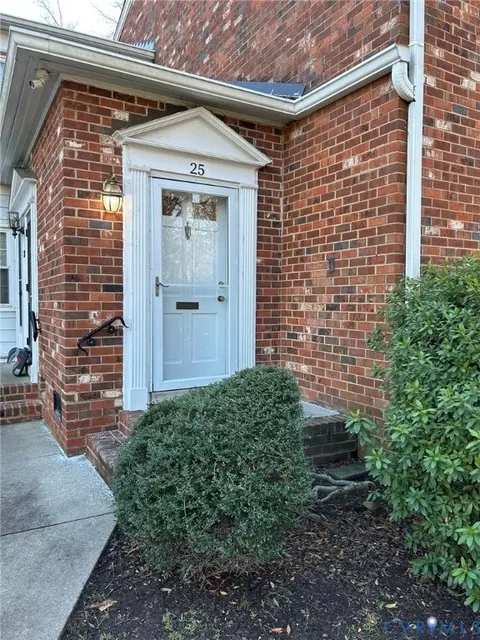 25 Meadow Lark Ln, Henrico, VA 23228