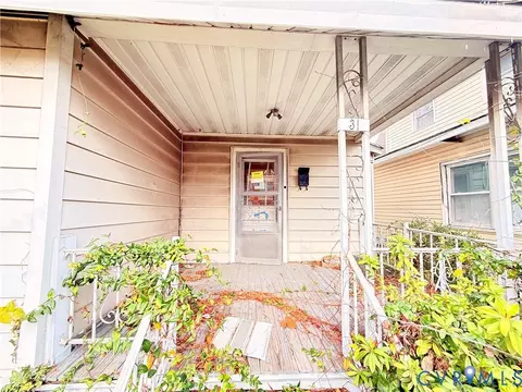 Exterior - 31 E Pembroke Ave, Hampton, VA 23669 photo 9 of 10