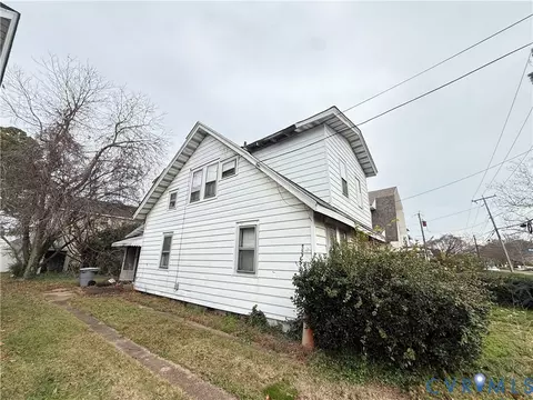 Exterior - 31 E Pembroke Ave, Hampton, VA 23669 photo 3 of 10
