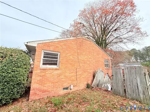 Exterior - 123 Prince James Dr, Hampton, VA 23669 photo 3 of 5