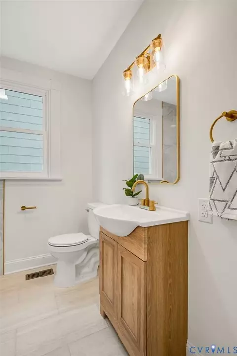 Bath - 721 E Gladstone Ave, Richmond, VA 23222 photo 2 of 2