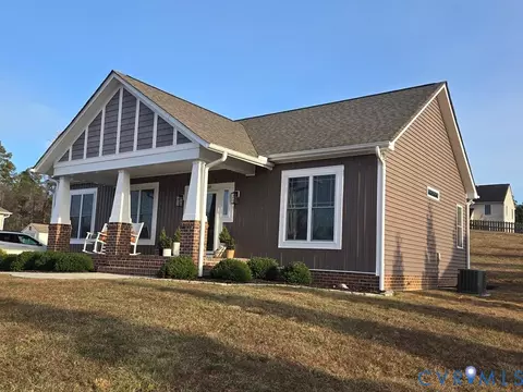 110 Jays Rd, Farmville, VA 23901