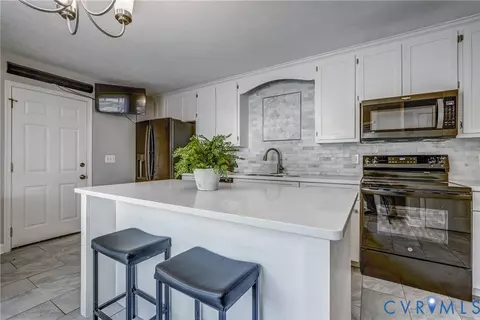 Kitchen - 2806 Fairgate Rd, Midlothian, VA 23112 photo 5 of 5