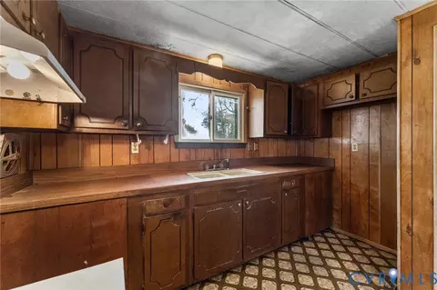 815 W Riverside Dr, Lanexa, VA 23089 photo 4