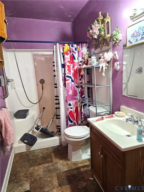 Bath - 113 E 18th St, Richmond, VA 23224 photo 1 of 2