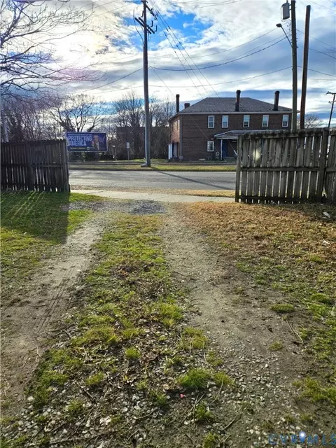 Exterior - 113 E 18th St, Richmond, VA 23224 photo 3 of 4