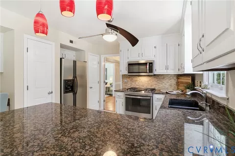 Kitchen - 6104 Lansgate Rd, Midlothian, VA 23112 photo 2 of 5