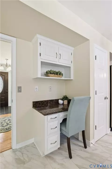 Kitchen - 6104 Lansgate Rd, Midlothian, VA 23112 photo 5 of 5