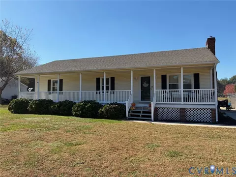 477 Manquin Dr, Aylett, VA 23009