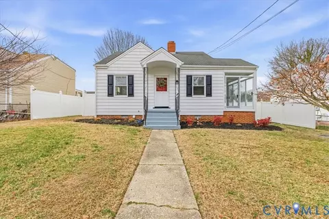 718 Kensington Ave, Colonial Heights, VA 23834