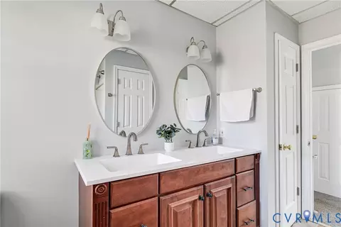 Bath - 14710 Mill Spring Dr, Midlothian, VA 23112 photo 2 of 3