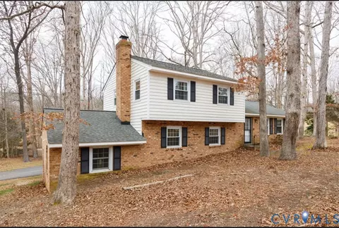 9640 Old Chestnut Dr, Midlothian, VA 23112