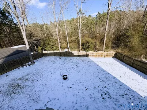 Exterior - 917 Scotch Pine Ct, Sandston, VA 23150 photo 3 of 4