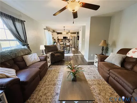 Living - 917 Scotch Pine Ct, Sandston, VA 23150 photo 2 of 3