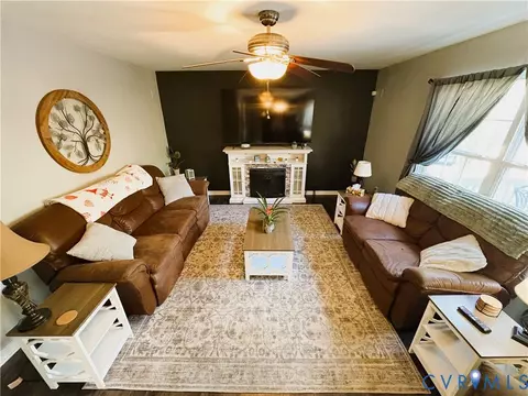 Living - 917 Scotch Pine Ct, Sandston, VA 23150 photo 1 of 3