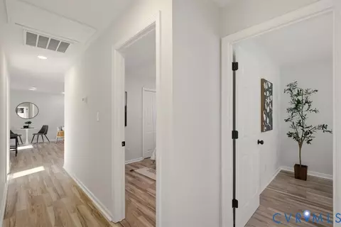 Entry Way - 9620 Spring Run Rd, Chesterfield, VA 23832 photo 5 of 5
