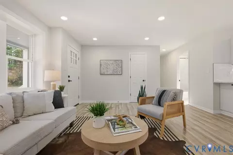 Living - 9620 Spring Run Rd, Chesterfield, VA 23832 photo 6 of 6