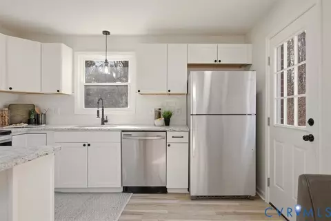 Kitchen - 9620 Spring Run Rd, Chesterfield, VA 23832 photo 3 of 5