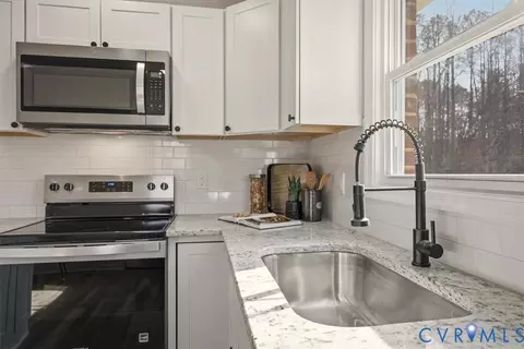 Kitchen - 9620 Spring Run Rd, Chesterfield, VA 23832 photo 5 of 5