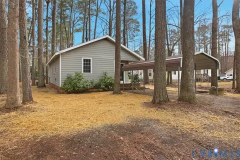 Exterior - 101 Pineview Dr, Hartfield, VA 23071 photo 2 of 6