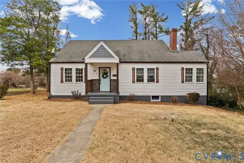 702 Irving St, Farmville, VA 23901