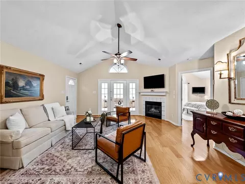 Living - 1338 Tannery Cir, Midlothian, VA 23113 photo 3 of 5