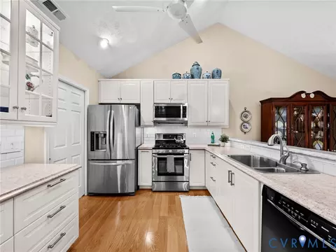 Kitchen - 1338 Tannery Cir, Midlothian, VA 23113 photo 2 of 3
