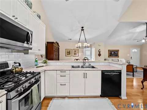 Kitchen - 1338 Tannery Cir, Midlothian, VA 23113 photo 3 of 3