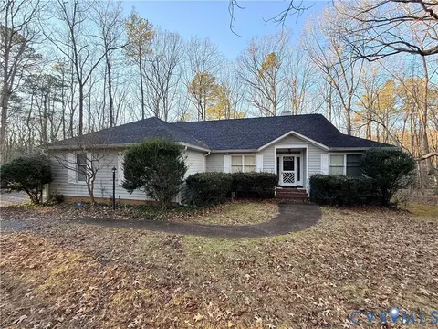 1967 Huguenot Hundred Dr, Midlothian, VA 23113