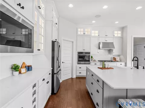 Kitchen - 18319 Eagle Bend Dr, Moseley, VA 23120 photo 3 of 6