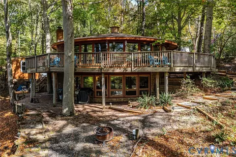 316 Plantation Dr, Montross, VA 22520