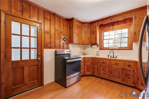 Kitchen - 3405 Riverview Dr, Richmond, VA 23225 photo 4 of 4
