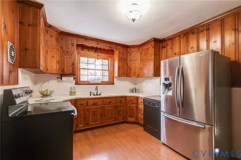 Kitchen - 3405 Riverview Dr, Richmond, VA 23225 photo 3 of 4