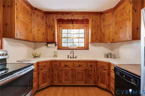 Kitchen - 3405 Riverview Dr, Richmond, VA 23225 photo 2 of 4