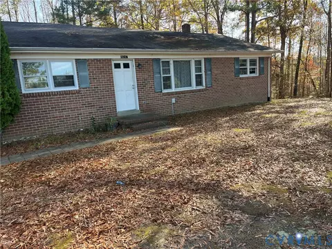 19247 Courthouse Rd, Yale, VA 23897