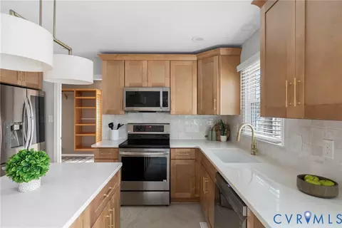 Kitchen - 7301 Native Dancer Dr, Midlothian, VA 23112 photo 1 of 8